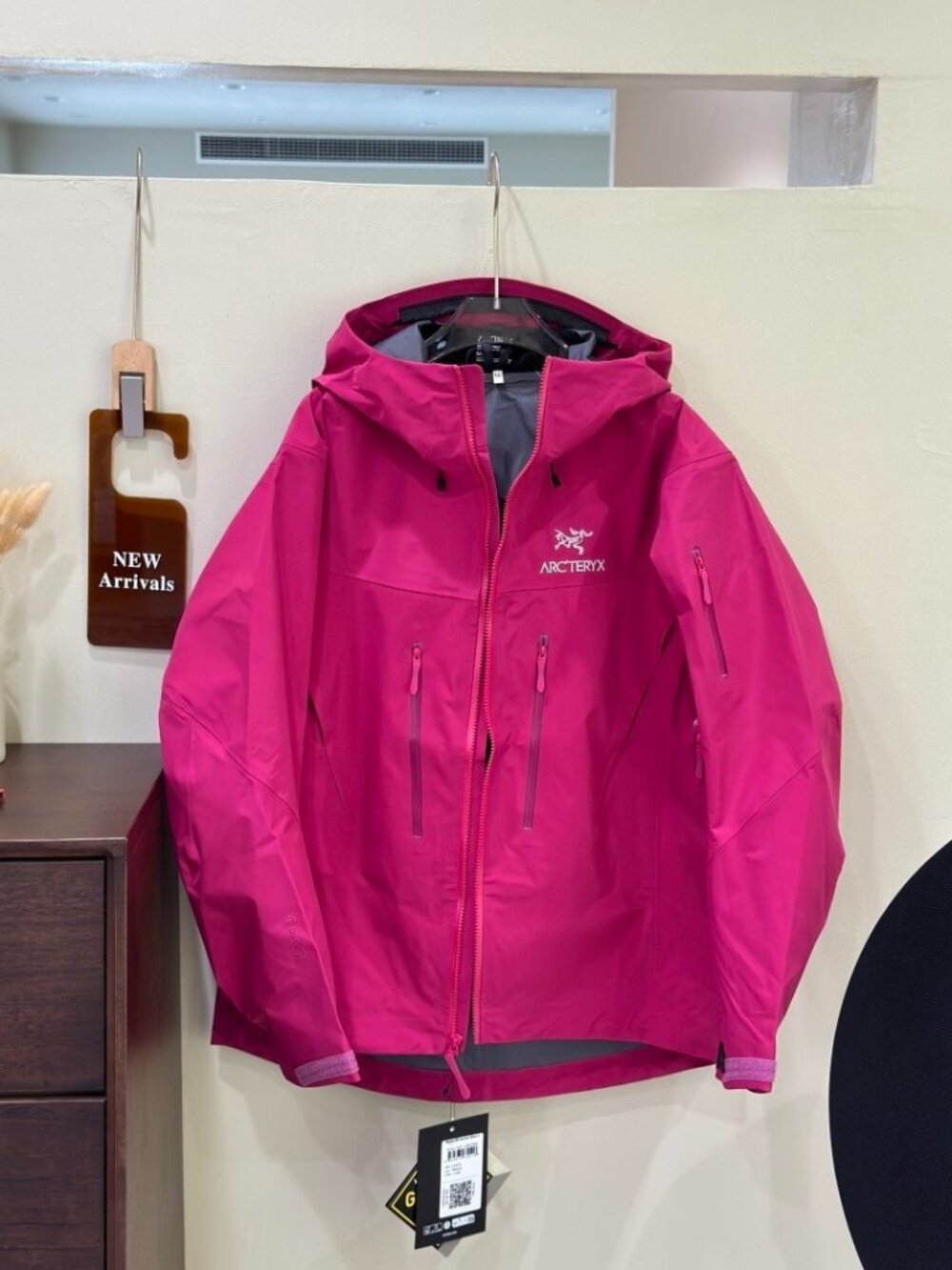 Women's Arcteryx BETA LT Jacket Solid Color Casual Sports Waterproof M